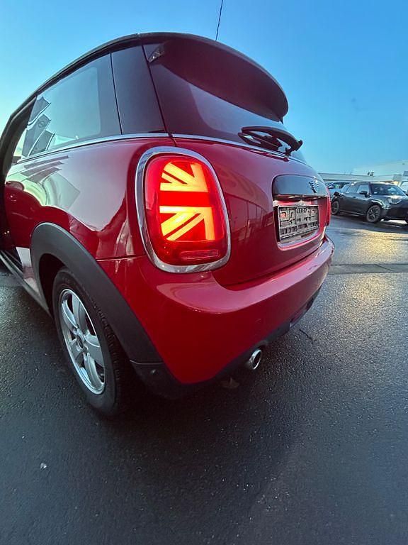 Gebraucht Mini Cooper Essential 136 PS (100 kW) 2020 Rot Kleinwagen