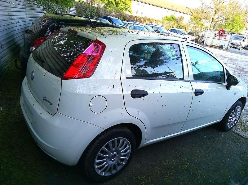 Gebraucht Fiat Punto 73 PS (53 kW) 2011 Weiß Kleinwagen