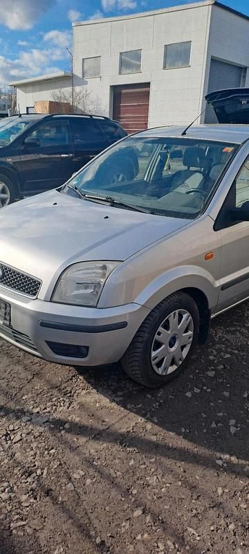 Second-hand Ford Fusion 2004 Argintiu Hatchback