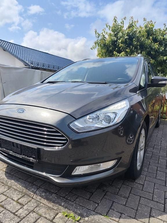 Gebraucht 2017 Ford Galaxy Titanium Van / Kleinbus | 17.650 € (Fairer Preis) - Bild 1/4