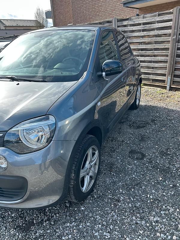 Gebraucht Renault Twingo LIMITED 90 PS (66 kW) 2018 Grau Kleinwagen