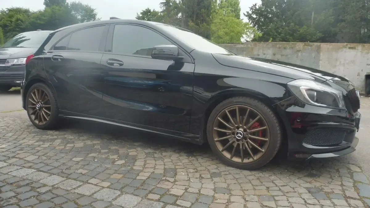 Gebraucht Mercedes A180 AMG line 170 PS (125 kW) 2014 Schwarz Kleinwagen