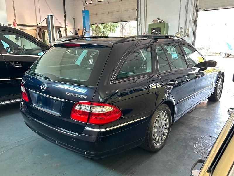 Gebraucht Mercedes E200 Elegance 163 PS (119 kW) 2005 Blau Kombi