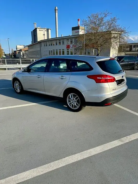 Gebraucht Ford Focus 120 PS (88 kW) 2017 Grau Limousine