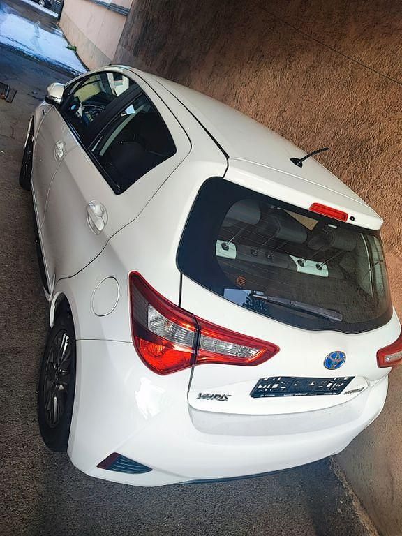 Gebraucht Toyota Yaris Comfort 101 PS (74 kW) 2017 Weiß Kleinwagen