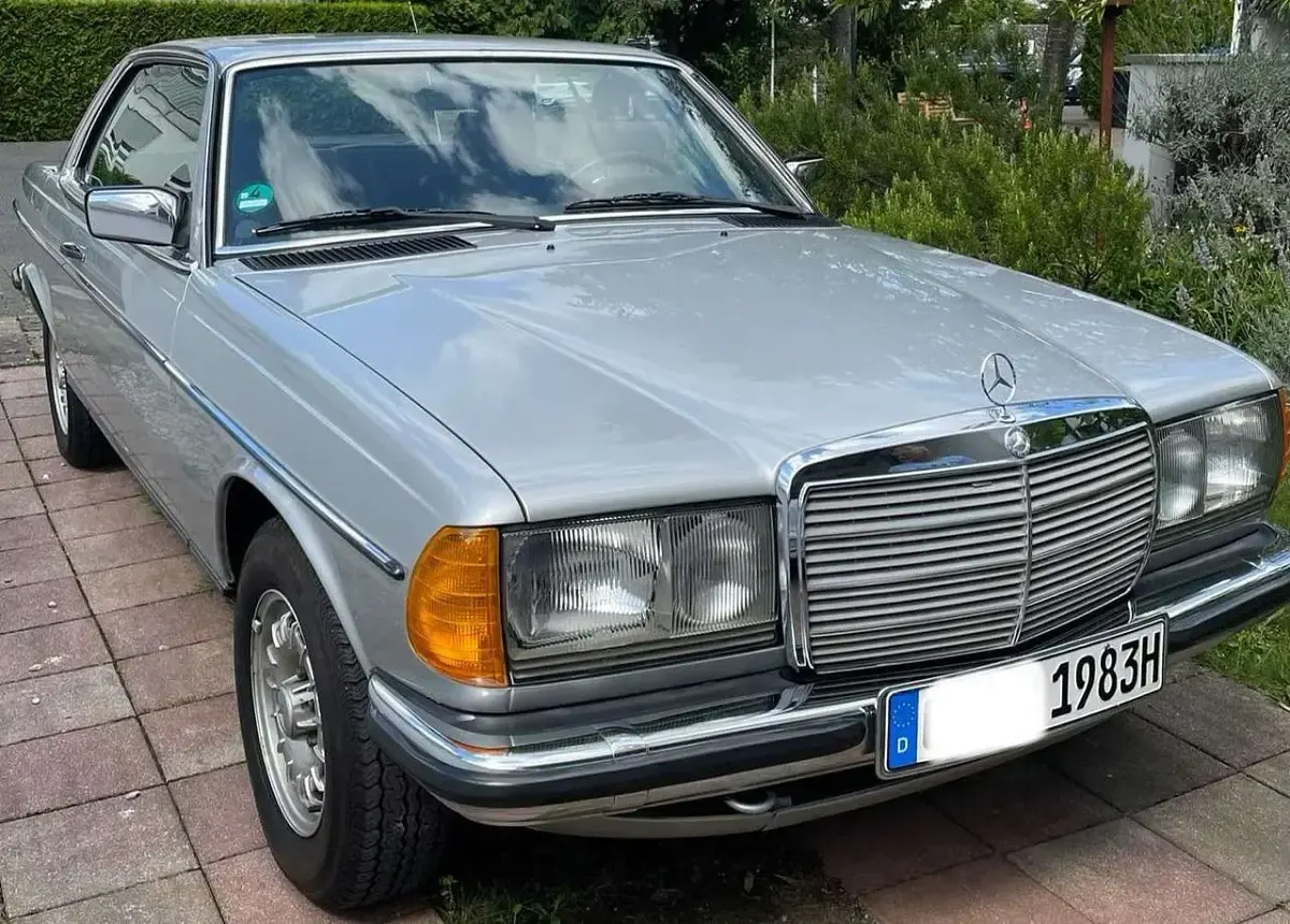 Gebraucht Mercedes 230 136 PS (100 kW) 1983 Silber Coupé