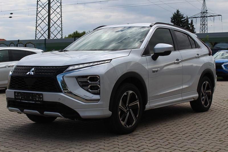 Weiß Gebraucht 2022 Mitsubishi Eclipse Cross Top SUV | 22.990 € (Fairer Preis) - Bild 1/4