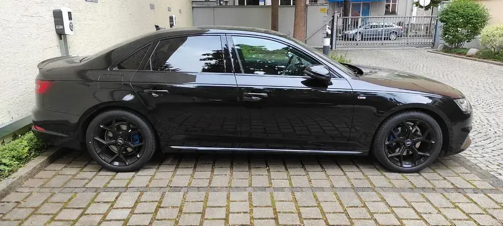 Używany Audi A4 Black Edition 150 KM (110 kW) 2017 Czarny Sedan/Limuzyna