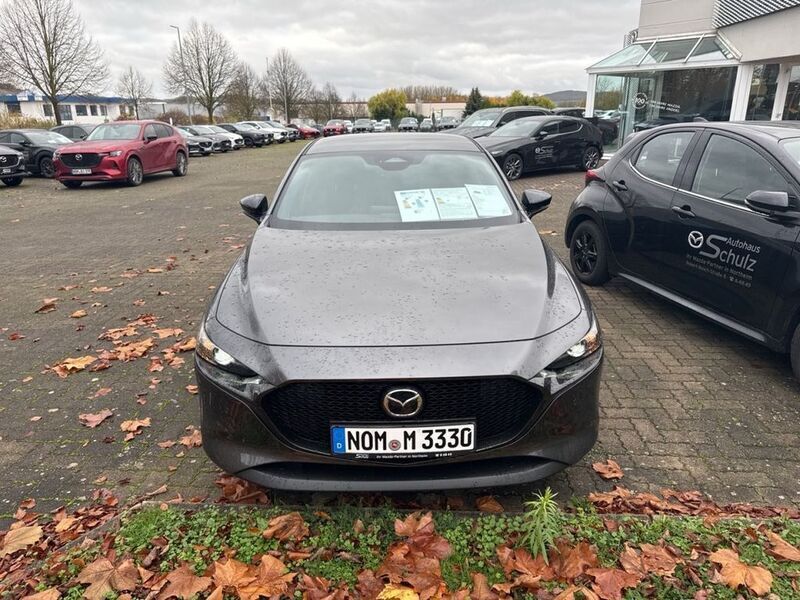 Grau Gebraucht 2024 Mazda 3 Limousine | 27.540 € - Bild 1/4