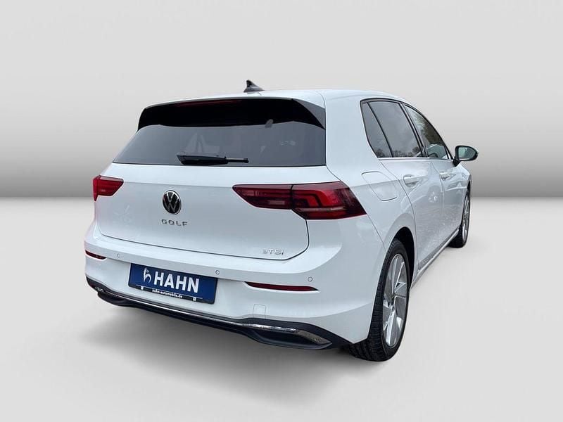 Gebraucht VW Golf VIII Style 150 PS (110 kW) 2024 Weiß Limousine