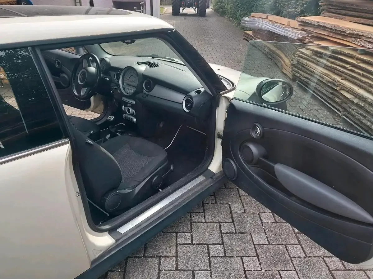 Gebraucht Mini Cooper 75 PS (55 kW) 2009 Weiß Kleinwagen