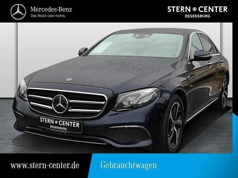 Blau Gebraucht 2019 Mercedes E220 Avantgarde Limousine | 32.870 € (Fairer Preis) - Bild 1/4