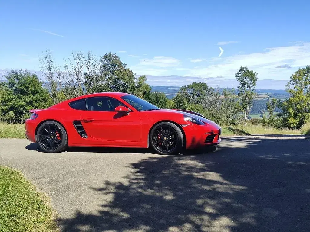 Gebraucht Porsche Cayman S 349 PS (256 kW) 2018 Rot Coupé