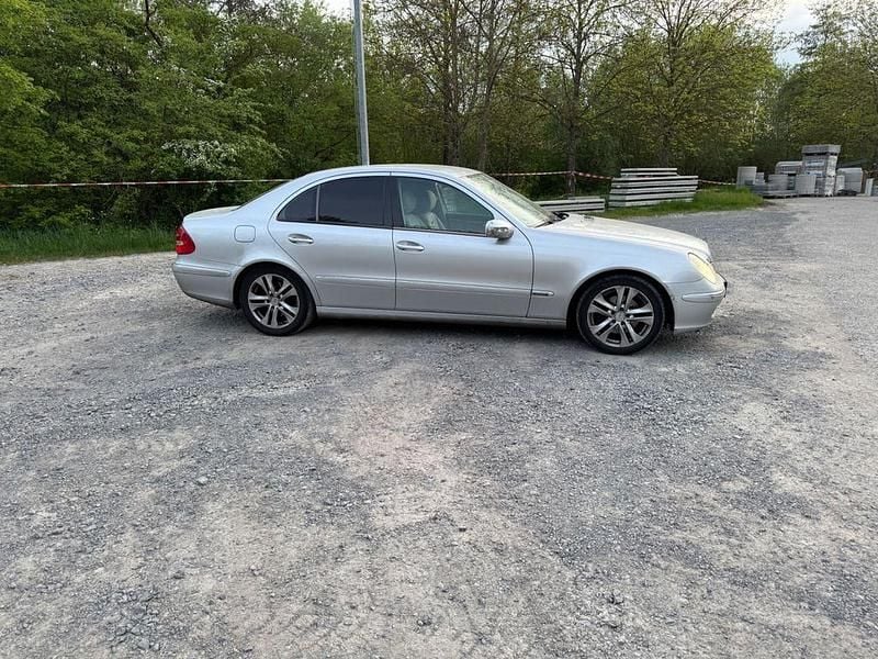 Usata Mercedes E280 190 CV (139 kW) 2005 Argento Berlina