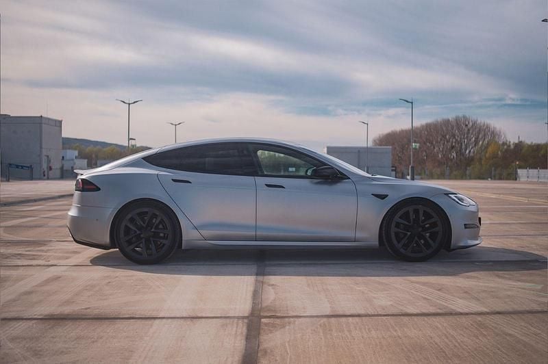 Gebraucht Tesla Model S Plaid 759 kW (1033 PS) 2023 Silber Kleinwagen