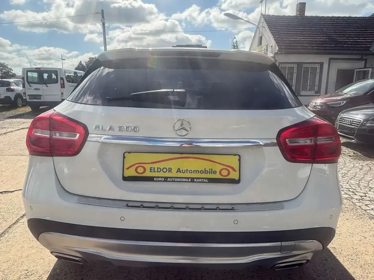 Gebraucht Mercedes GLA200 156 PS (114 kW) 2014 Calcitweiss  unilack SUV
