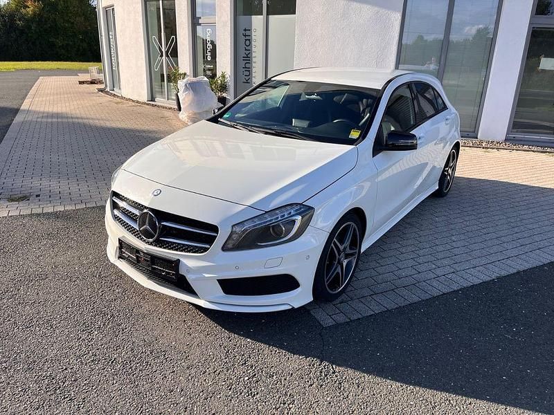 Weiß Gebraucht 2014 Mercedes A200 AMG line Limousine | 13.490 € (Fairer Preis) - Bild 1/4