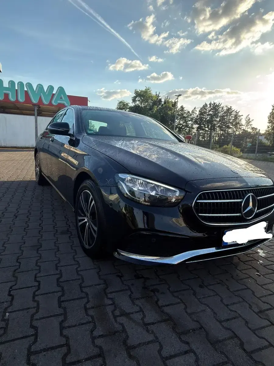 Gebraucht Mercedes E200 160 PS (117 kW) 2021 Schwarz Limousine