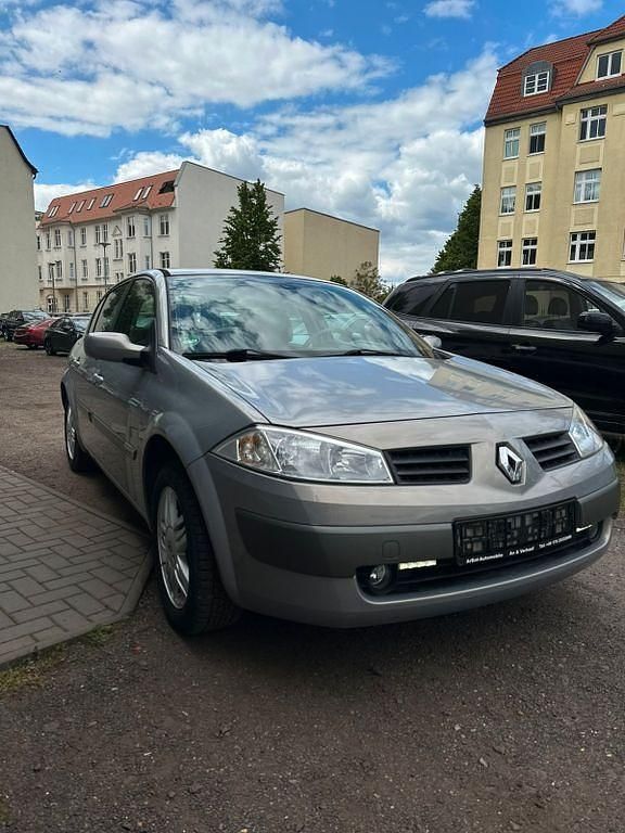 Gebraucht Renault Mégane II Dynamique 113 PS (83 kW) 2005 Gold Limousine