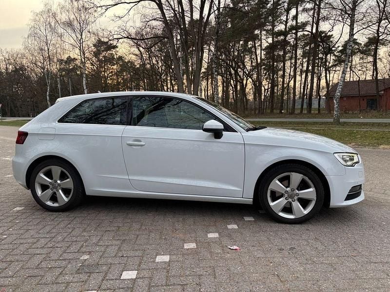 Gebraucht Audi A3 Ambiente 122 PS (89 kW) 2014 Weiß Limousine