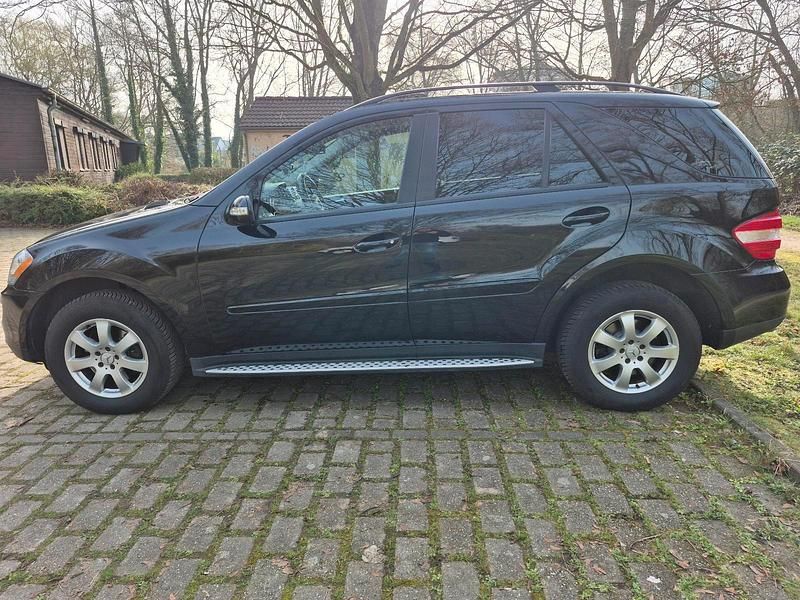 Gebraucht Mercedes ML350 272 PS (200 kW) 2006 Schwarz SUV
