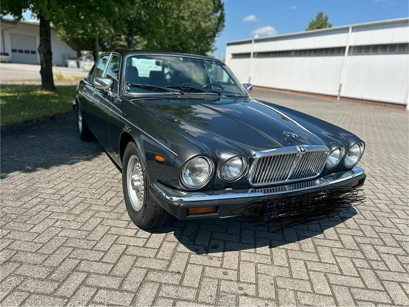 Grau Gebraucht 1989 Jaguar XJ Limousine | 10.000 € - Bild 1/4