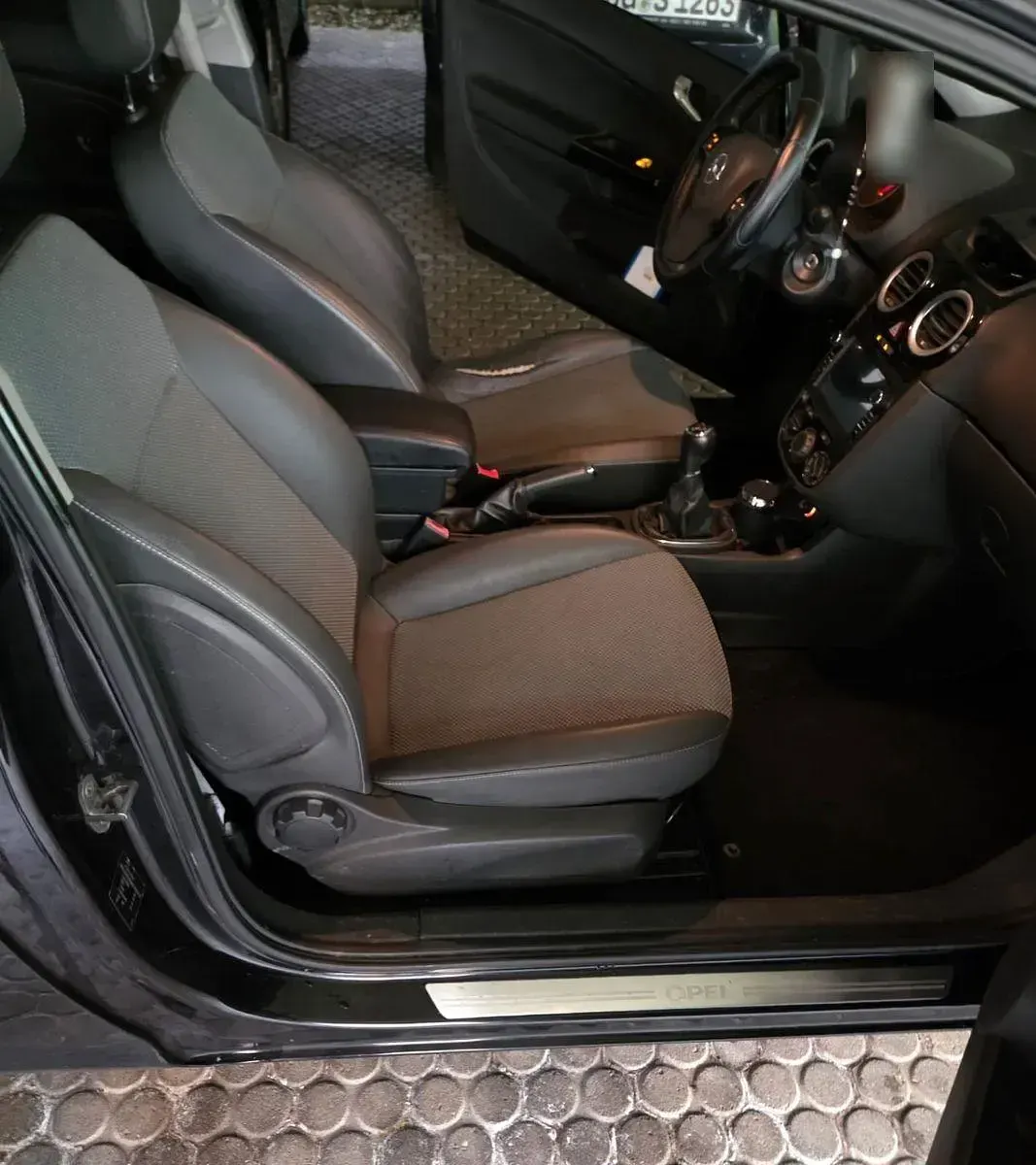 Używany Opel Corsa Selection 87 KM (63 kW) 2010 Czarny Hatchback