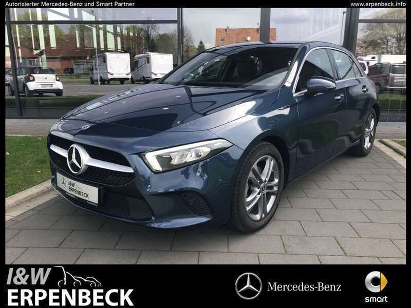 Blau Gebraucht 2020 Mercedes A180 Progressive Limousine | 24.400 € (Etwas zu teuer) - Bild 1/4