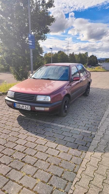 Rot Gebraucht 1996 VW Vento Limousine | 1.500 € (Guter Preis) - Bild 1/4