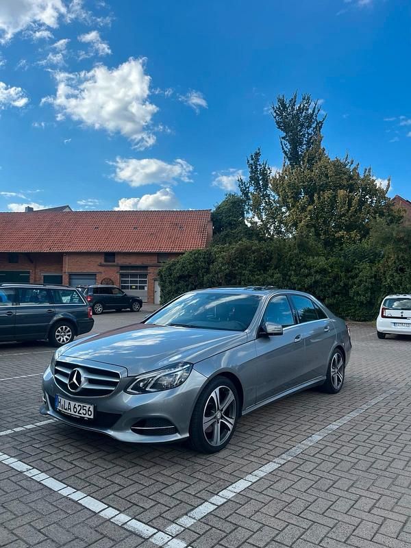 Gebraucht 2014 Mercedes E250 Limousine | 15.599 € (Fairer Preis) - Bild 1/4