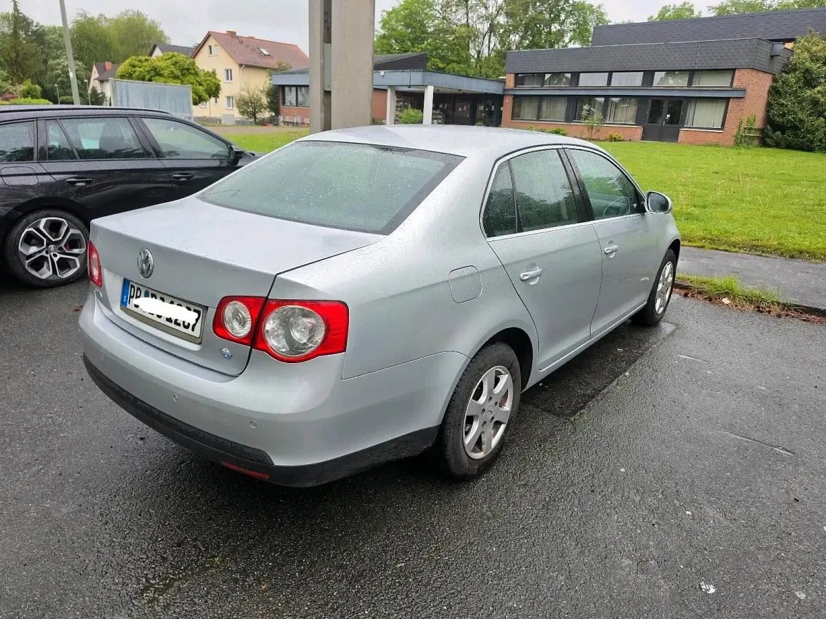 Gebraucht VW Jetta 102 PS (75 kW) 2007 Silber Limousine