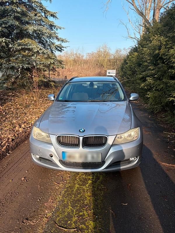 Gebraucht BMW 318 143 PS (105 kW) 2010 Silber Kombi