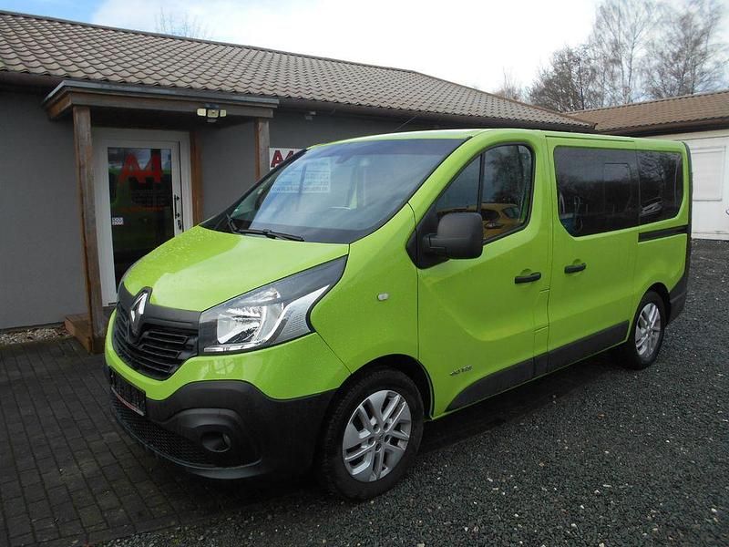 Gebraucht Renault Trafic Expression 125 PS (91 kW) 2017 Grün Van / Kleinbus