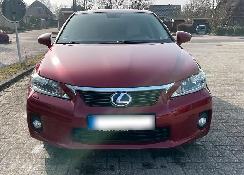 Gebraucht Lexus CT200h Luxury Line 135 PS (99 kW) 2010 Rot Kleinwagen