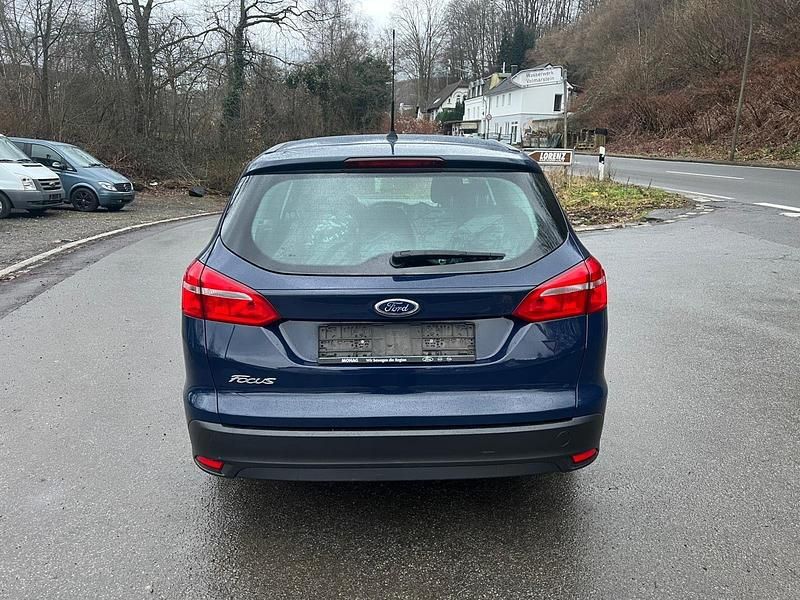 Gebraucht Ford Focus Ambiente 86 PS (63 kW) 2015 Blau Kombi