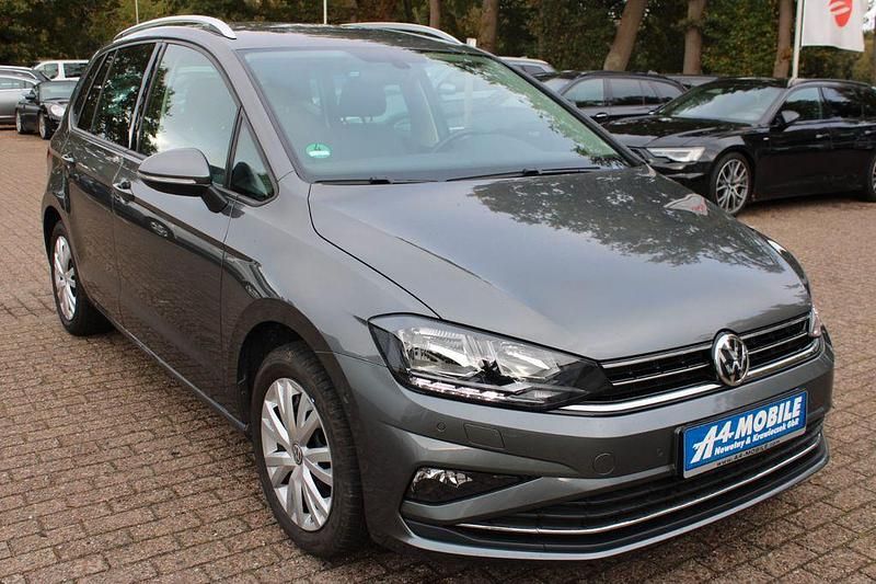 Indiumgrau (metallic) Gebraucht 2019 VW Golf VII Join Limousine | 17.999 € (Fairer Preis) - Bild 1/4