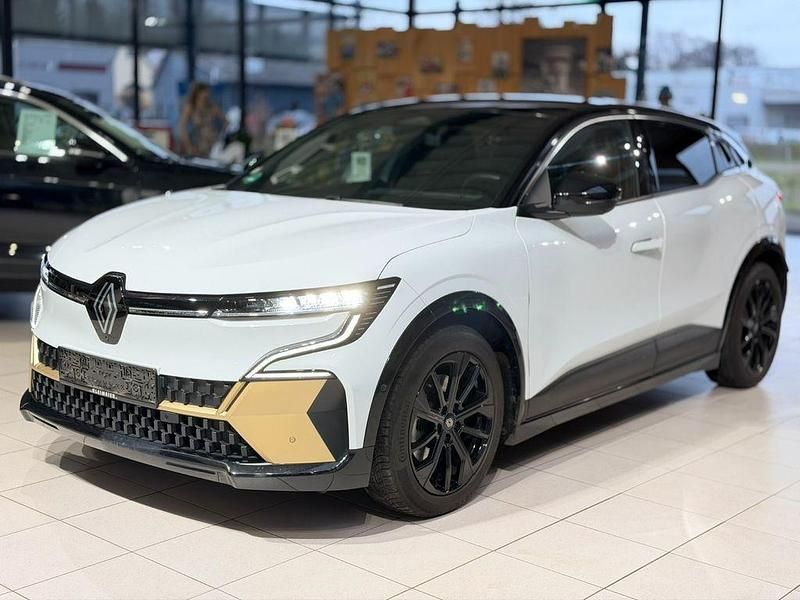Weiß Gebraucht 2022 Renault Megane E-Tech Iconic Limousine | 20.600 € (Guter Preis) - Bild 1/4