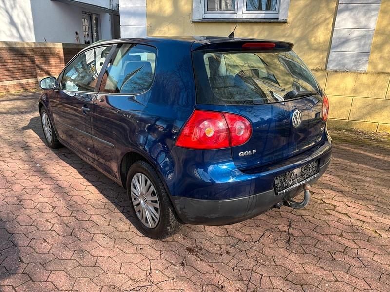 Gebraucht VW Golf V 101 PS (74 kW) 2006 Blau Kleinwagen
