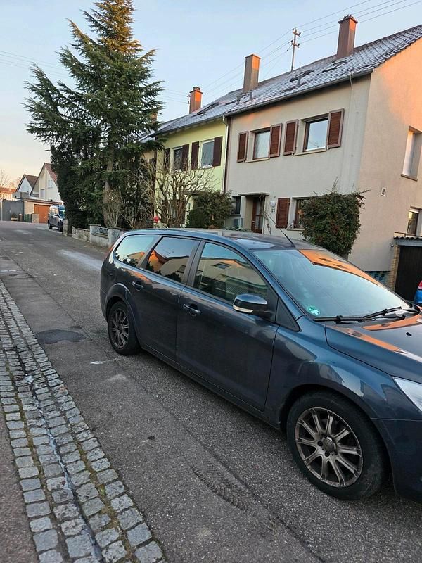 Gebraucht Ford Focus 109 PS (80 kW) 2010 Grau Kombi