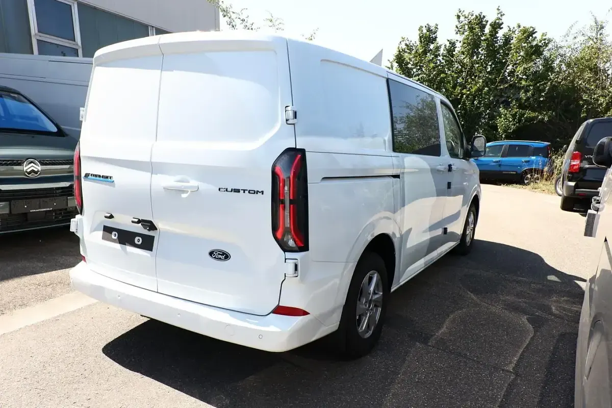 Neu Ford E-Transit Limited 100 kW (136 PS) 2026 Frozen white Van
