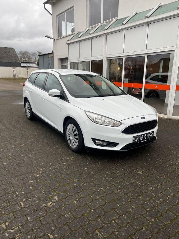 Gebraucht Ford Focus Business Edition 125 PS (91 kW) 2018 Weiß Limousine