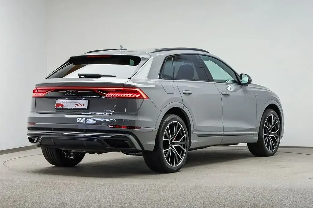 Gebraucht Audi Q8 Competition 340 PS (250 kW) 2023 Nardograu SUV