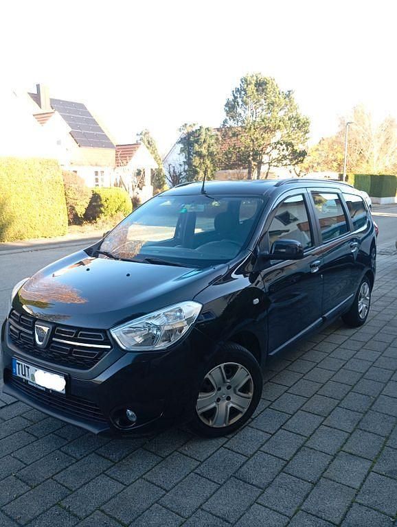 Schwarz Gebraucht 2017 Dacia Lodgy Lauréate Van / Kleinbus | 8.100 € (Guter Preis) - Bild 1/4