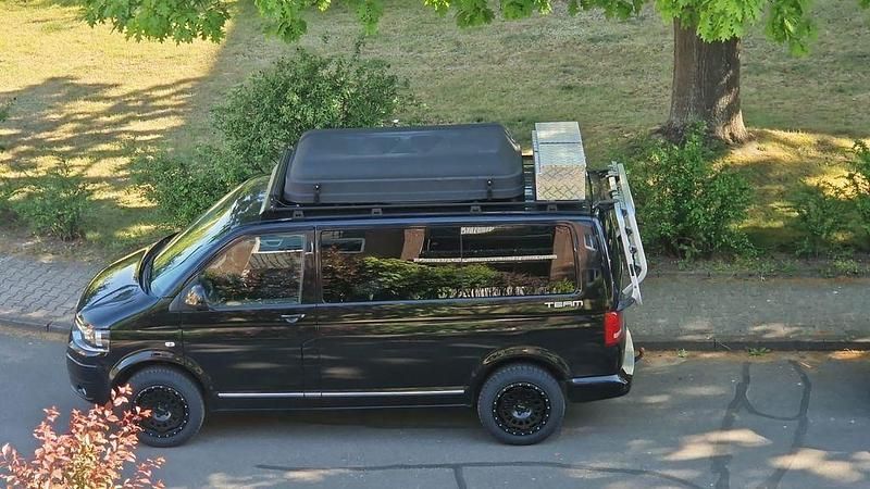 Gebraucht VW Multivan 179 PS (131 kW) 2011 Schwarz Van