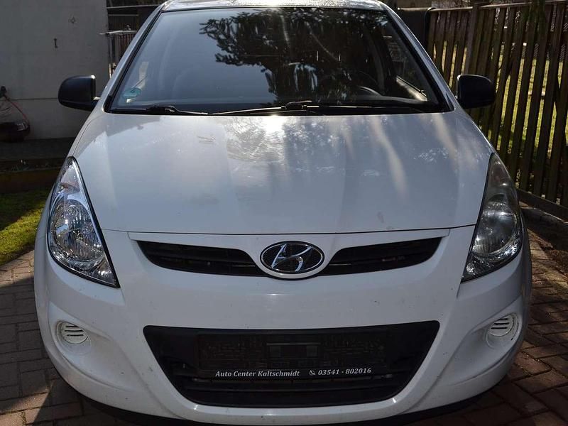 Gebraucht Hyundai i20 Classic 77 PS (56 kW) 2009 Crystal white Kleinwagen