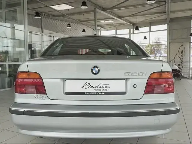 Gebraucht BMW 520 150 PS (110 kW) 1996 Silber Limousine