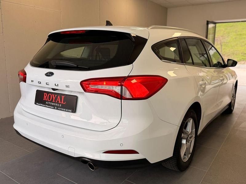 Gebraucht Ford Focus Cool & Connect 101 PS (74 kW) 2021 Weiß Kombi