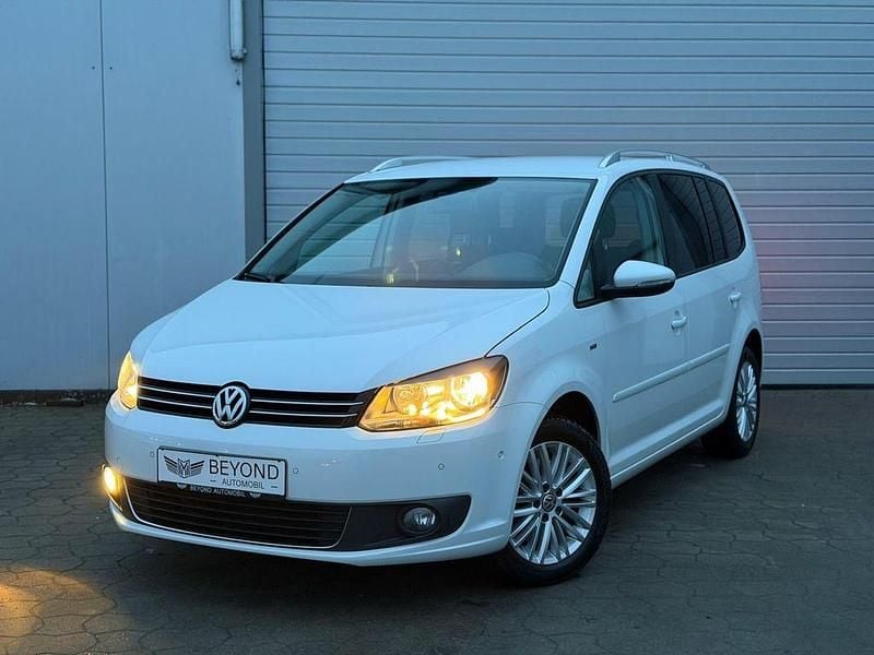Weiß Gebraucht 2014 VW Touran Cup Van / Kleinbus | 12.980 € (Etwas zu teuer) - Bild 1/4