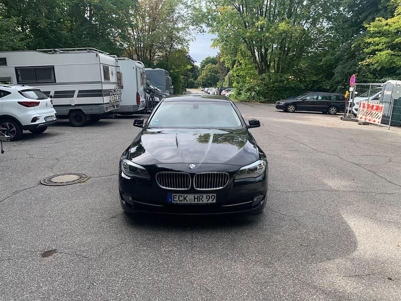 Schwarz Gebraucht 2011 BMW 528 Limousine | 14.200 € (Fairer Preis) - Bild 1/4
