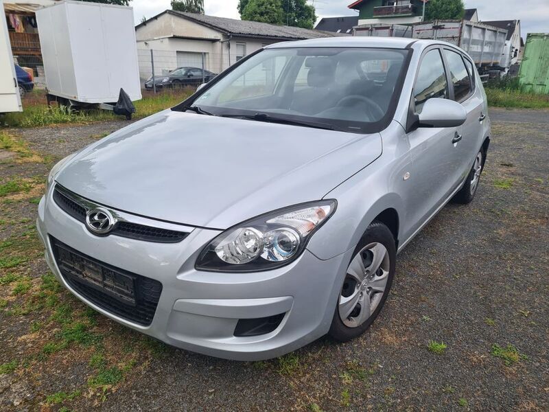 Silber Gebraucht 2010 Hyundai i30 Edition Limousine | 2.450 € (Fairer Preis) - Bild 1/4